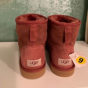 BRAND NEW SIZE 9, NO OFFERS PRICE IS FIRM